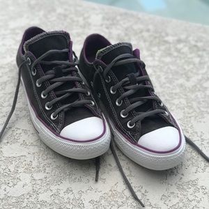 Women’s Converse double tongue sneaker